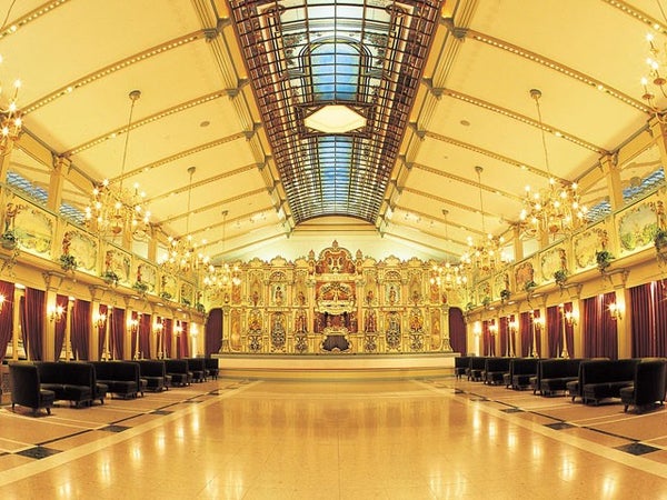 ■【山梨】やまなし人気トリオ♪旬の味覚「いちご狩り」に大人気の「桔梗信玄餅詰め放題」!ランチビュッフェ食べ放題&感動に出会える湖畔のミュージアムへ♪2